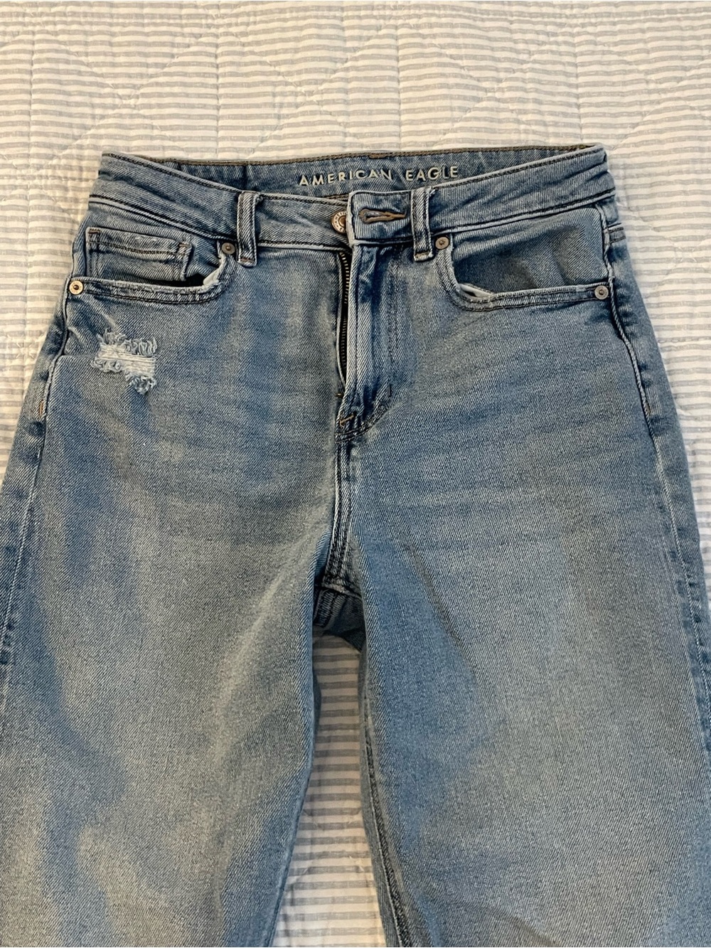 American Eagle Outfitters Light Blue Ankle Jeans - Picture 4 of 7